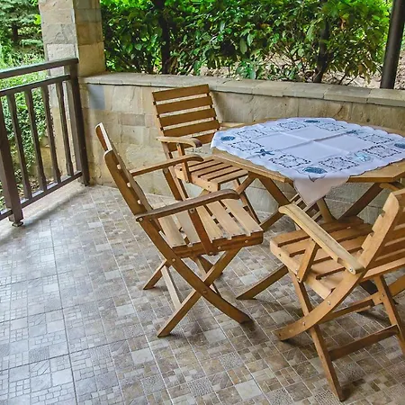 Green Paradise By With Parking Apartment