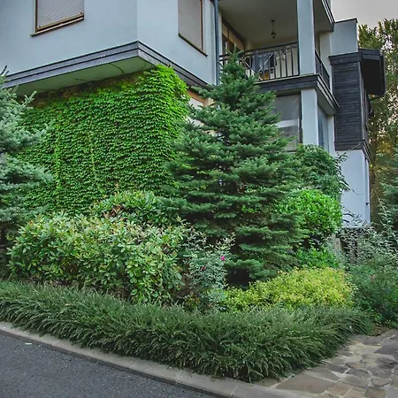 Green Paradise By With Parking Apartment