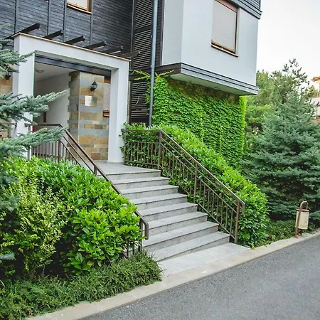 Green Paradise By With Parking Apartment